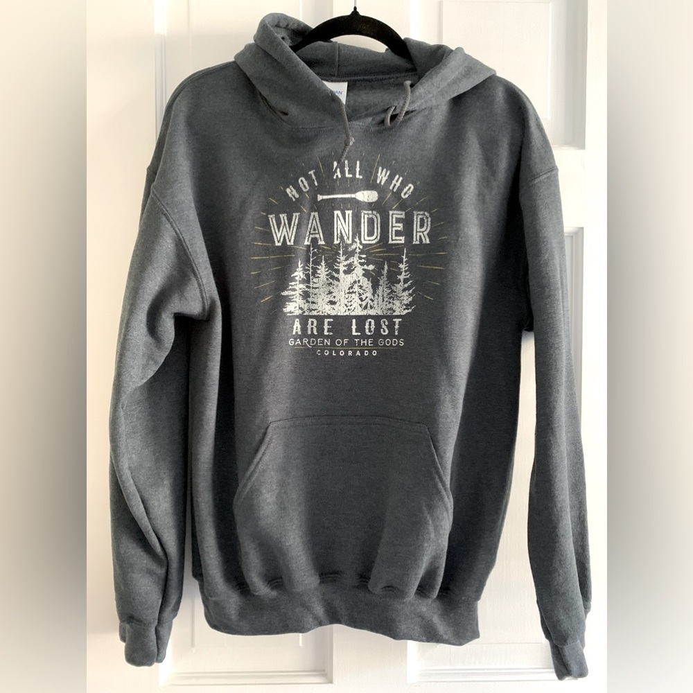 NWT Unisex Size Medium pullover hooded sweatshirt from Garden of the Gods, CO